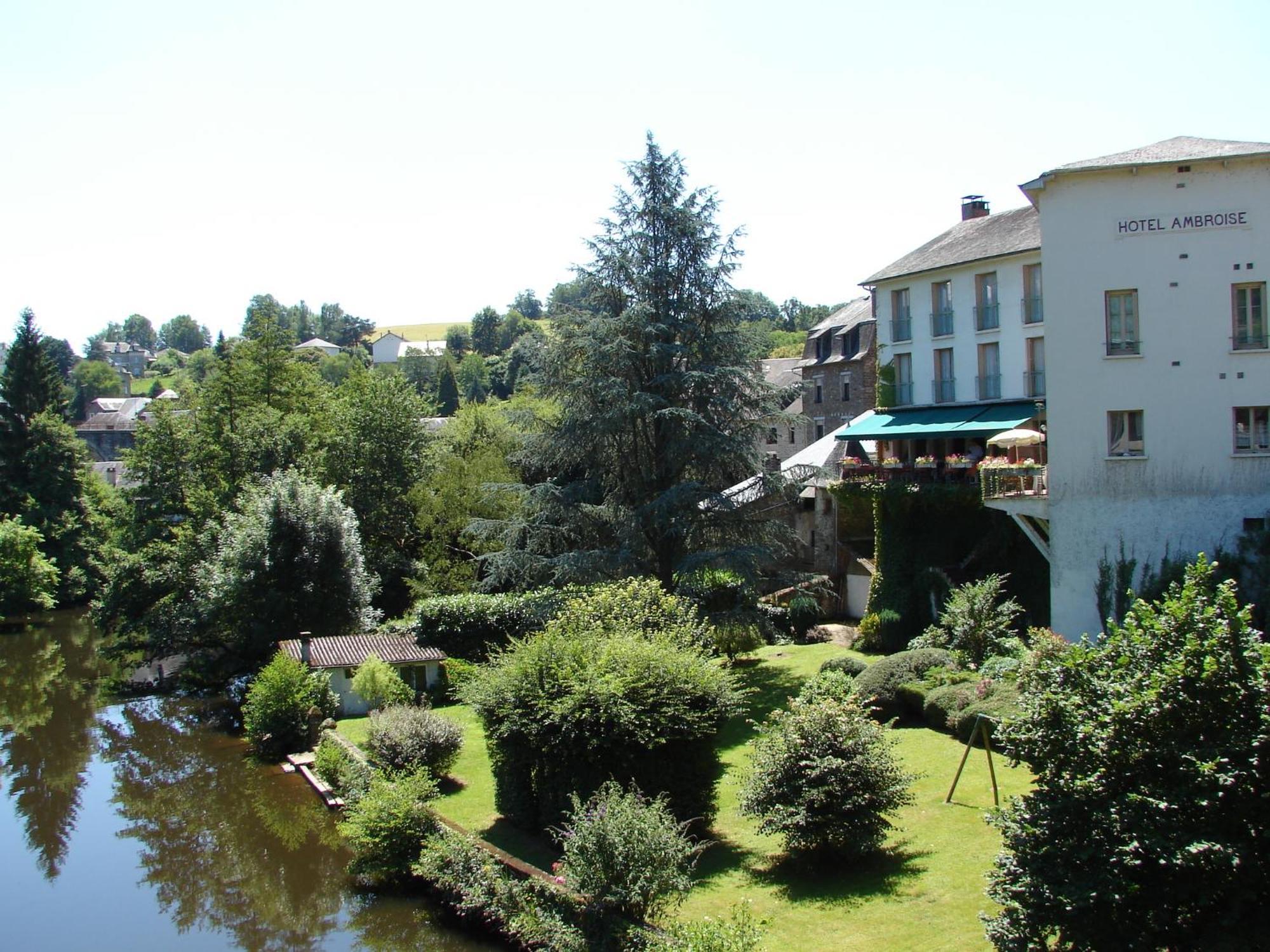 Hotel Ambroise Uzerche Exteriör bild
